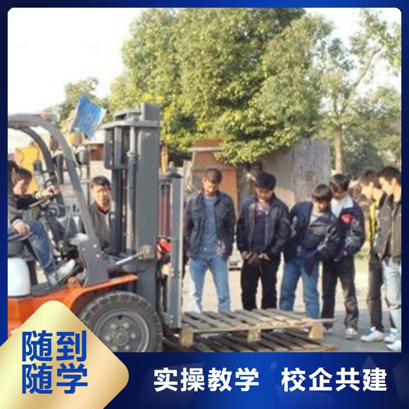 甄选:实操教学塔吊叉车培训烧烤麻辣烫培训技能+学历-虎振技工学校