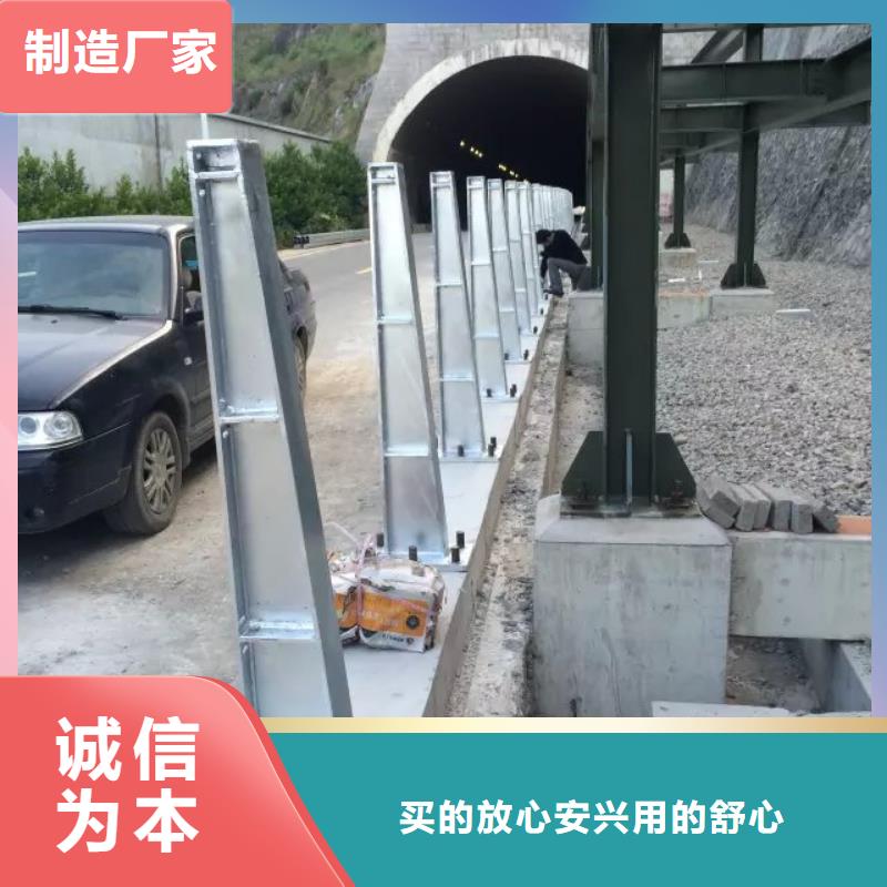 道路护栏钢背木护栏款式新颖