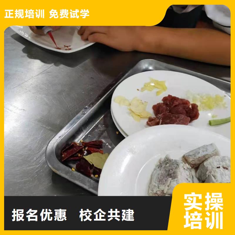 【厨师技校,学厨师烹饪学费多少钱保证学会】