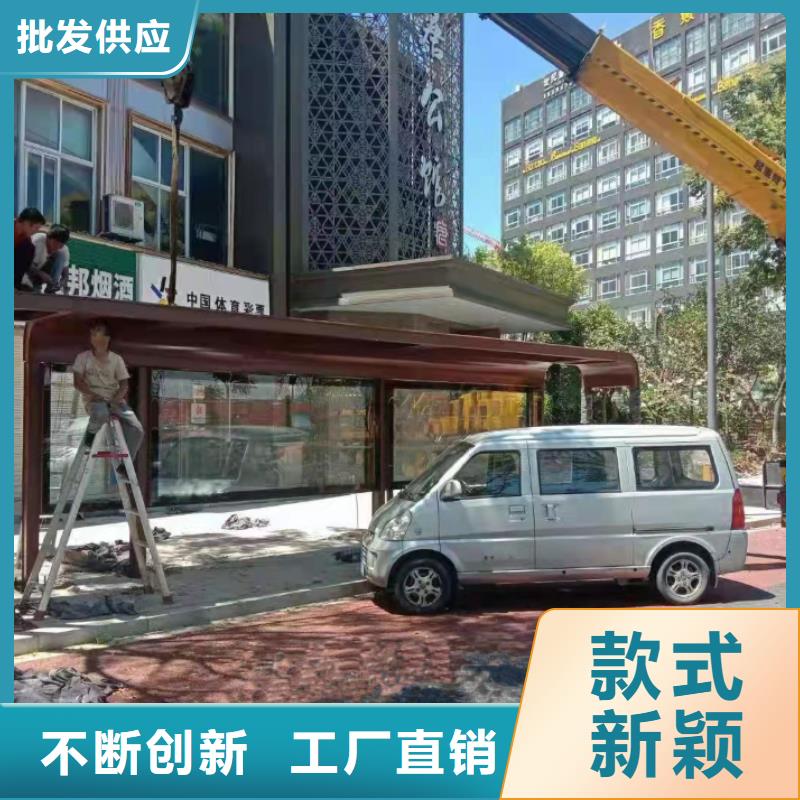 电子站牌公交站台实拍展现乡镇公交站台