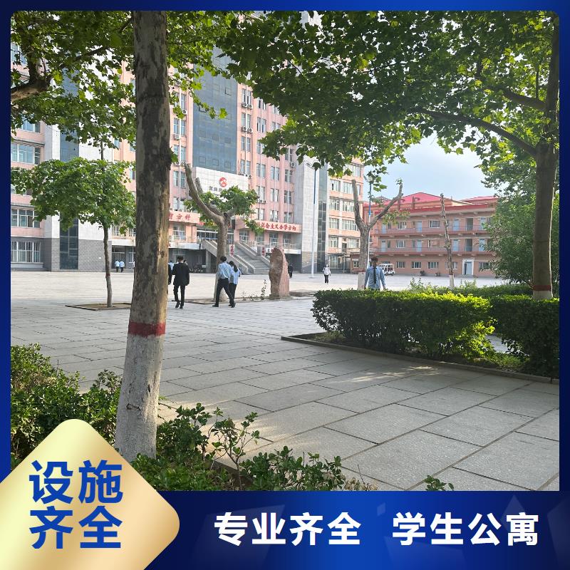 虎振厨师学校汽车钣金喷漆班千亩校园